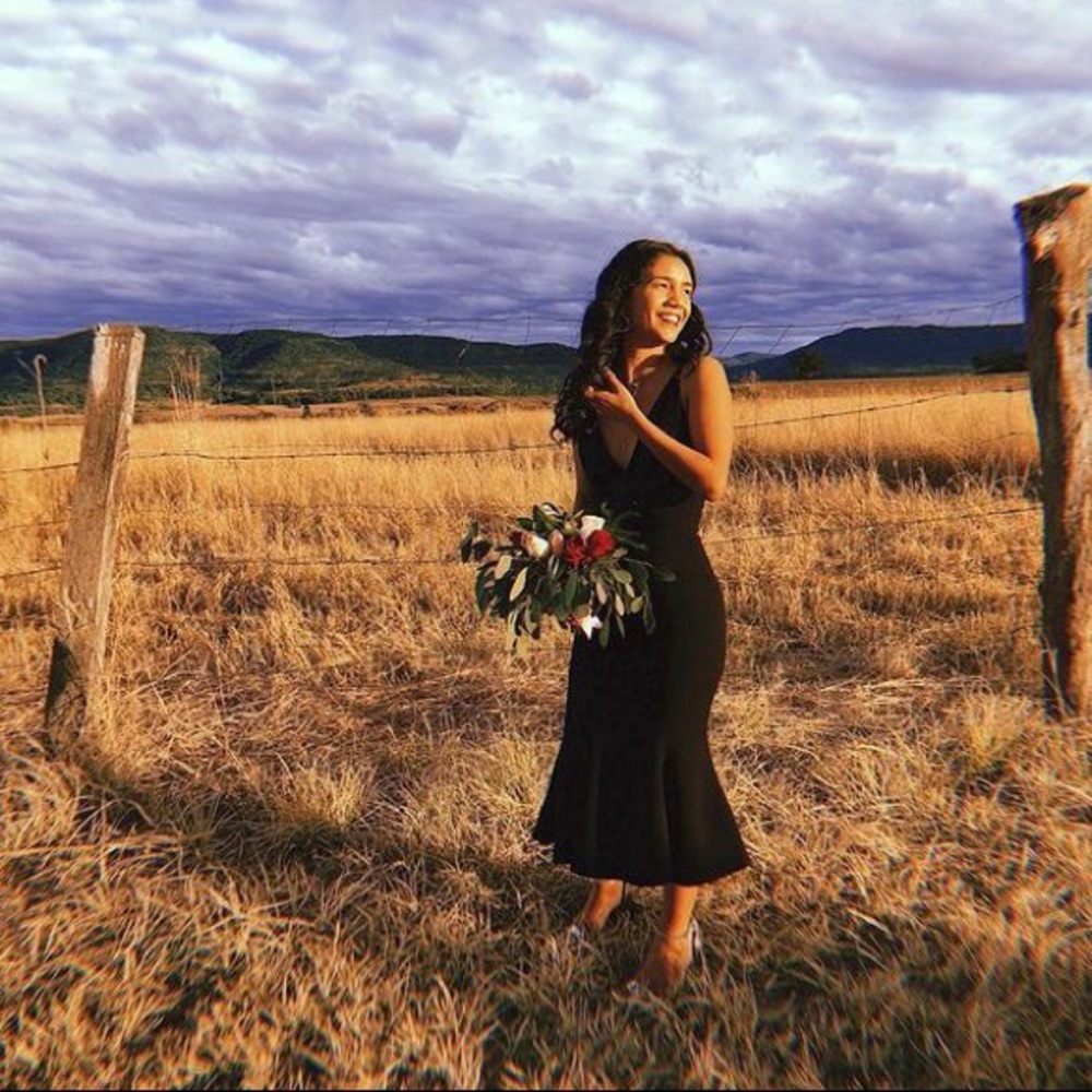 Dress the Population Women's Plunging Sleeveless Fitted Midi Dress